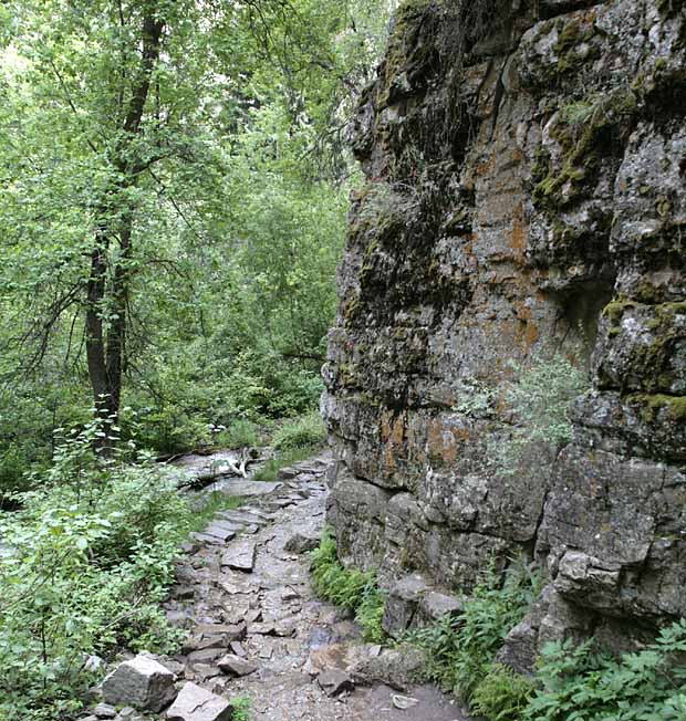 Hanging Lake Trail