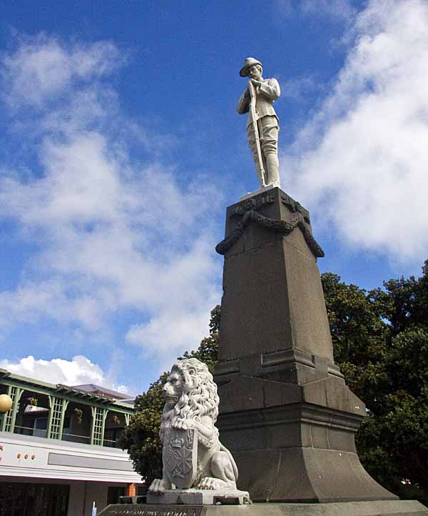 statue war memorial